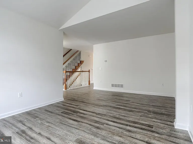 2120 Autumn Ct — Photo 13