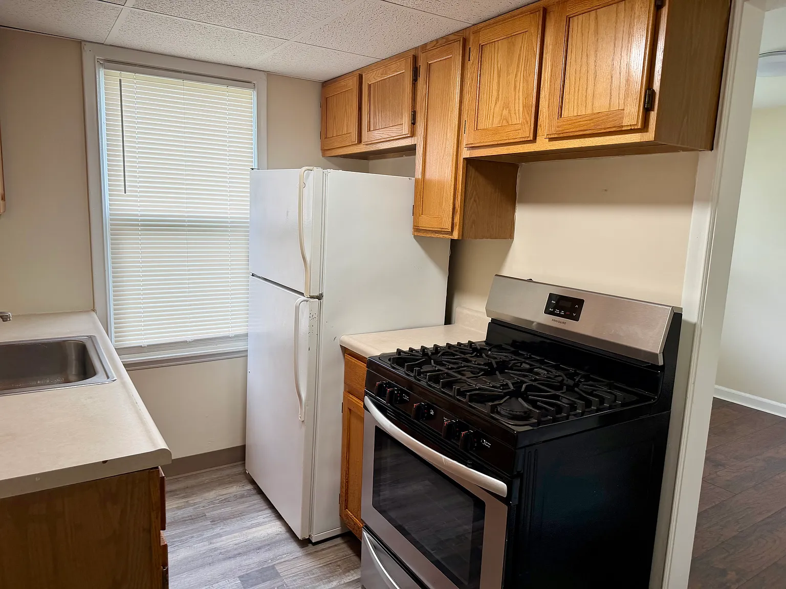 2 bed, 1100 sqft, $1,500 — Photo 2