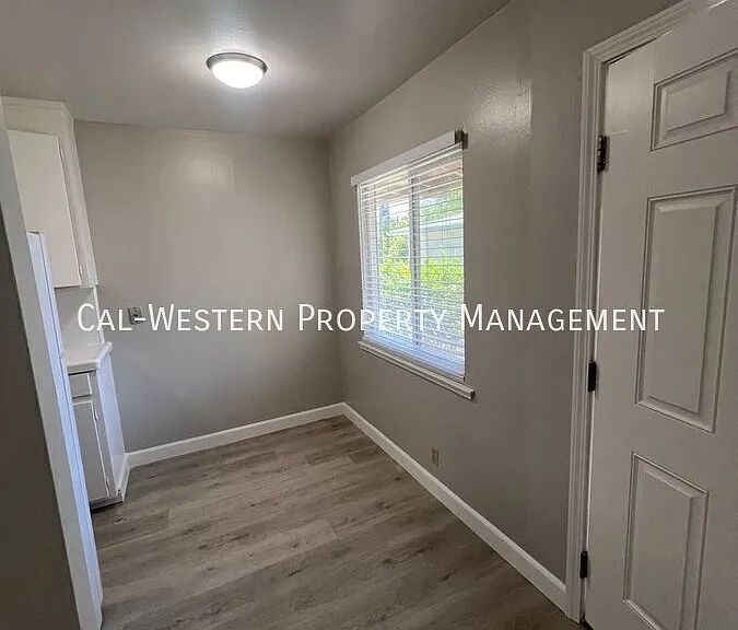 846 Emory St #8 — Photo 4
