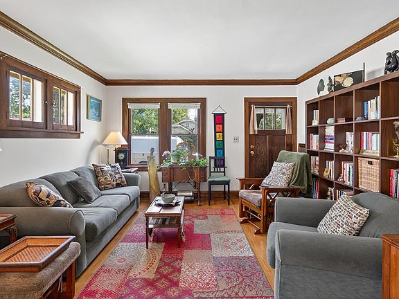 3rd image of 4244-4246 28th Ave S