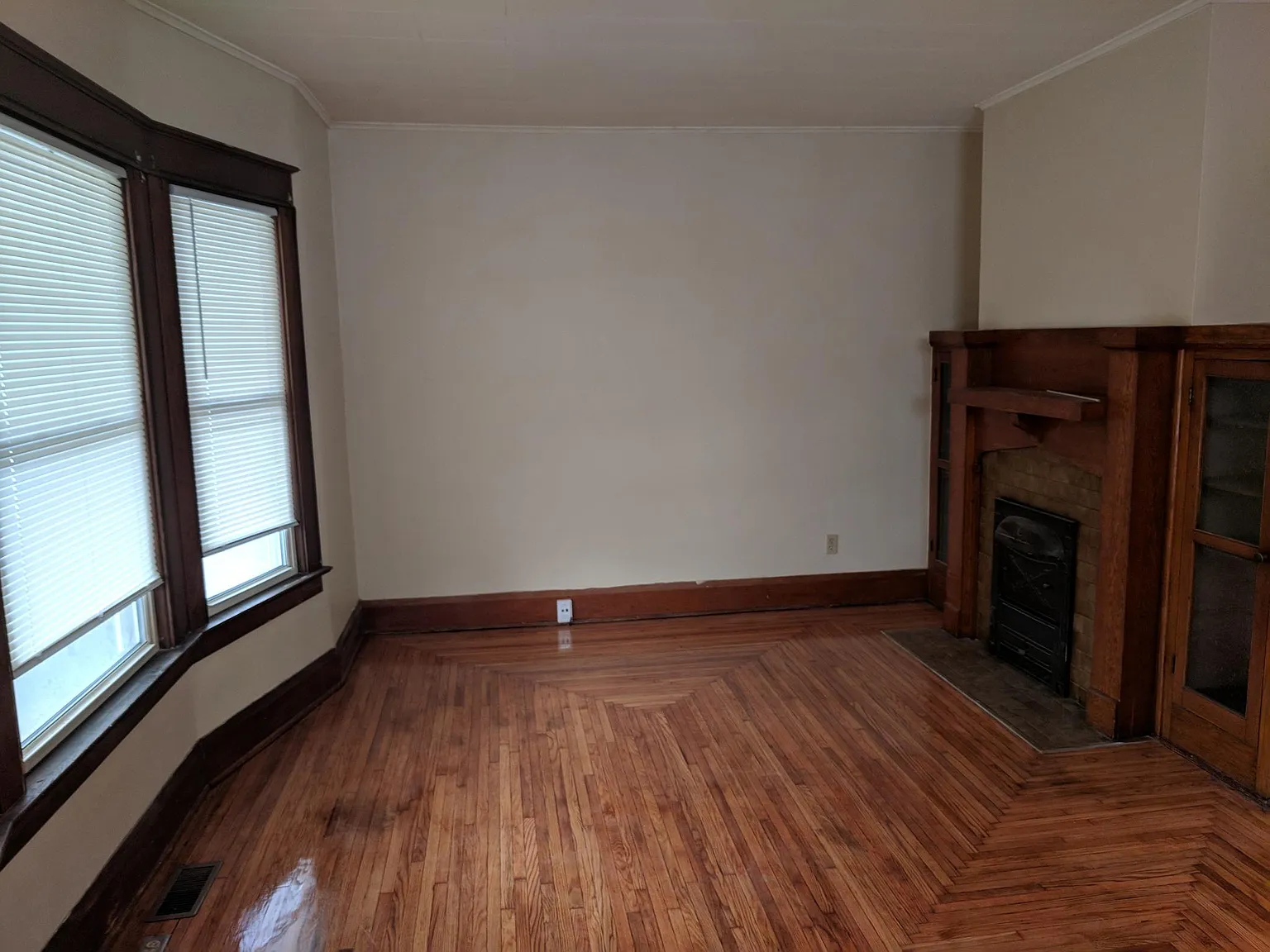 3 bed, 1200 sqft, $850 — Photo 2