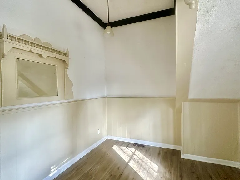 501 W Gordon St — Photo 9