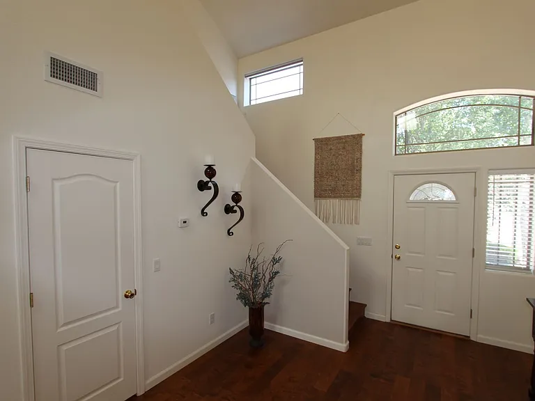 1897 W Camelot Dr — Photo 6