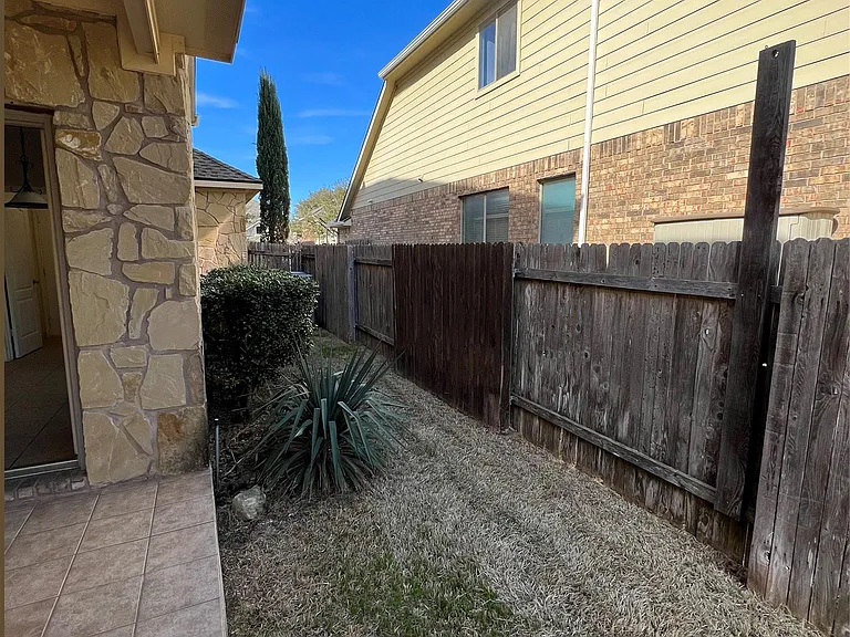 2443 Salorn Way — Photo 27