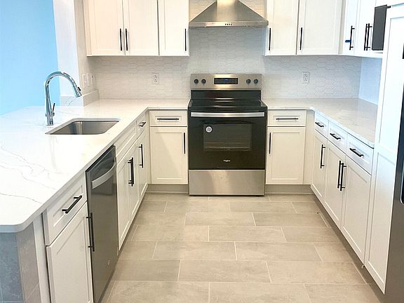 4th image of 533 E Beach Blvd #804