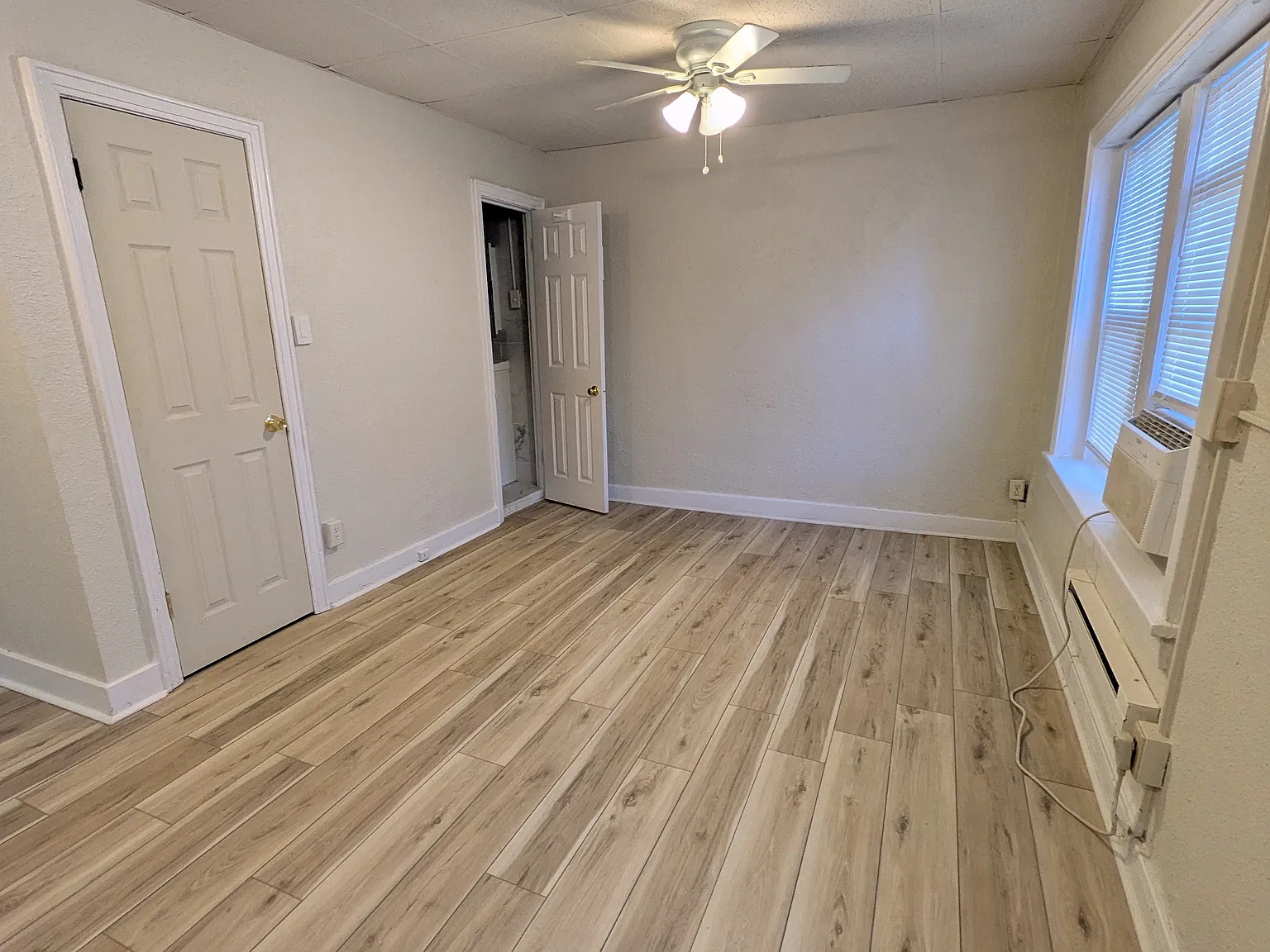 2751 Campbell St — Photo 2