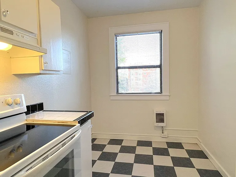 Marcella Apartments — Photo 12
