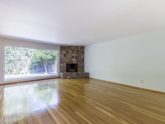 3rd image of 1355 Winona Dr