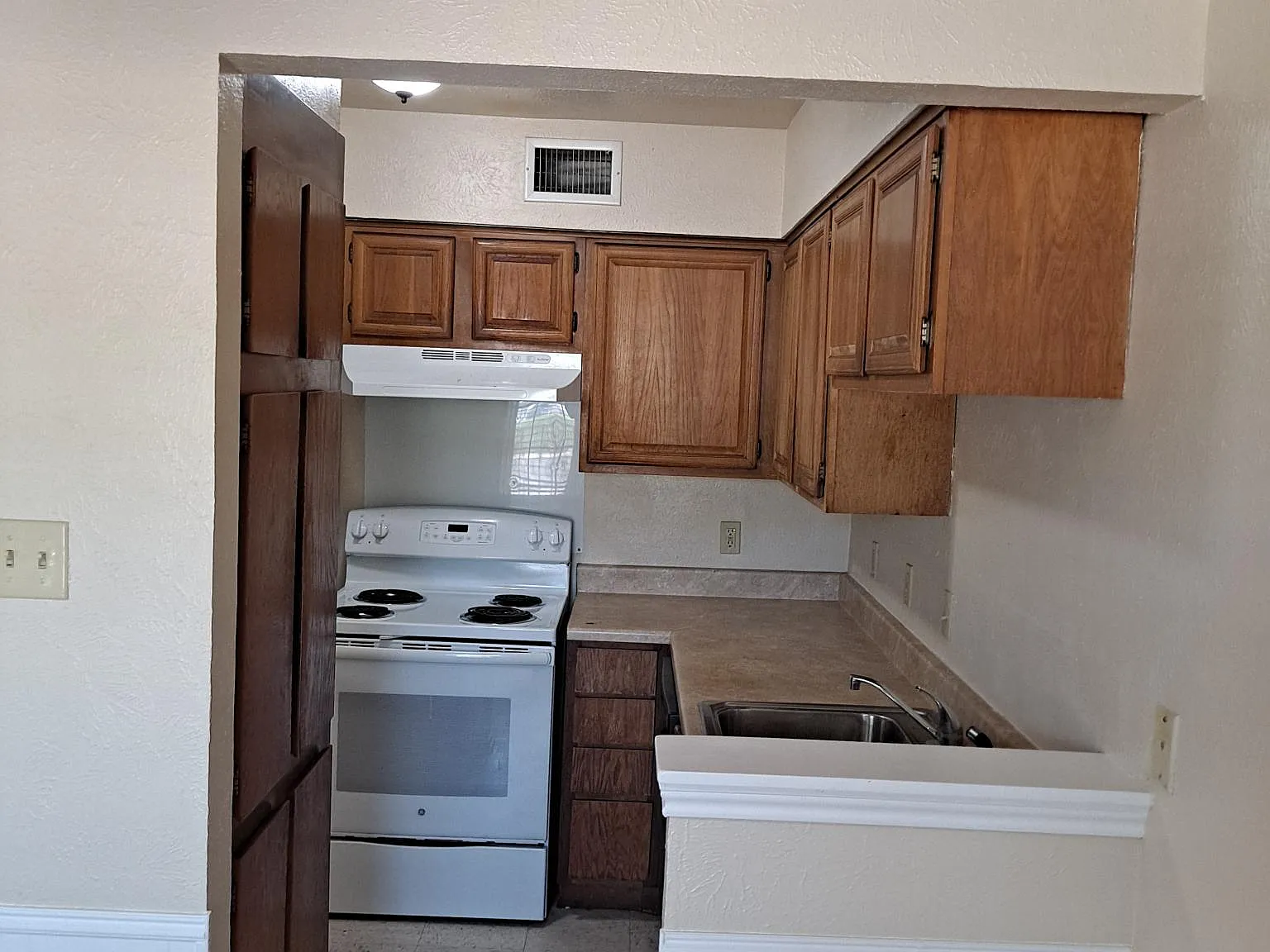 2 bed, 835 sqft, $1,200 — Photo 3