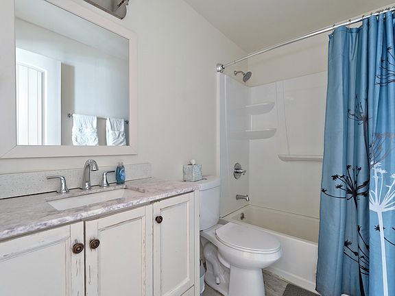 4th image of 3024 NE 145th St APT 4