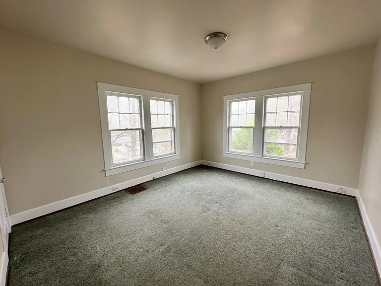 1532 Graymont Ave W — Photo 8