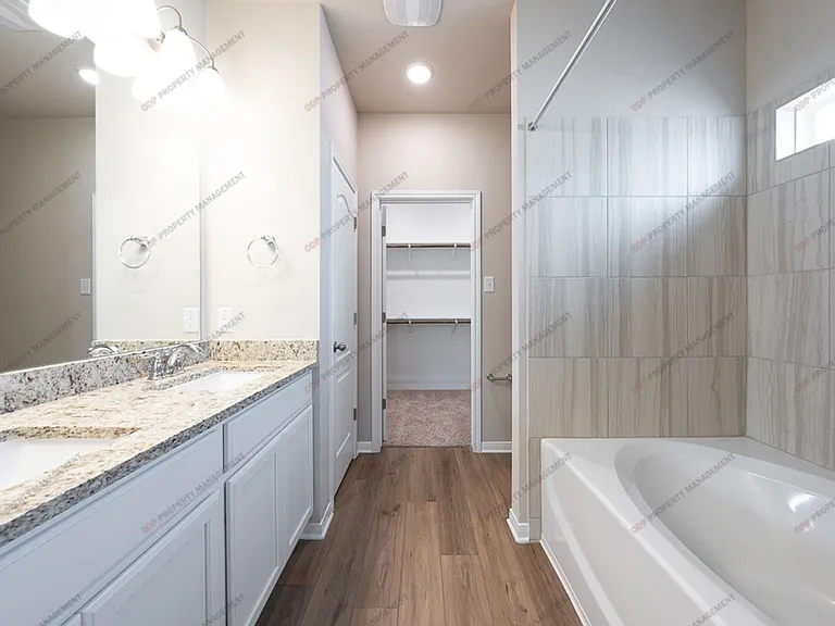 5305 Friars Loop — Photo 13