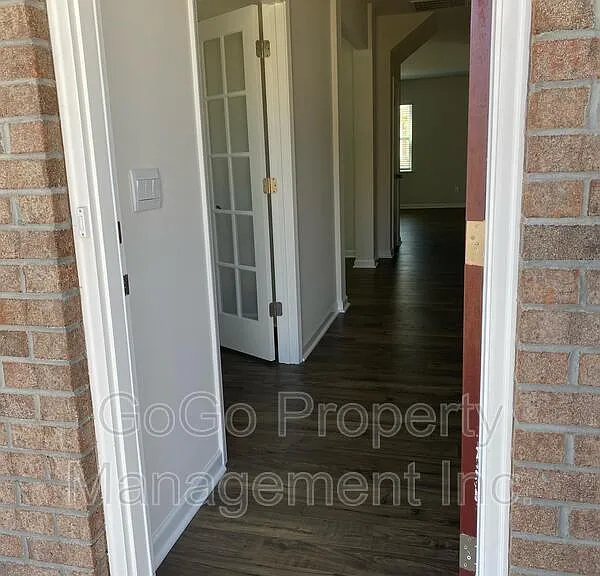 4310 Remington Ave — Photo 2