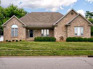 1421 Twin Ridge Rd, Lyndon, KY 40242