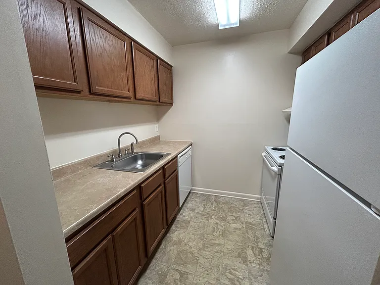 Huntingwood Apartments — Photo 24
