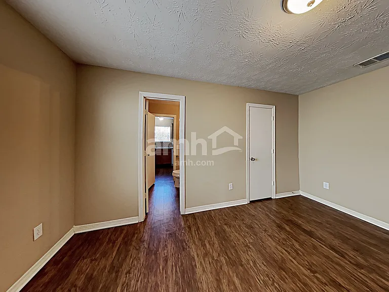 5010 Deerpath Dr — Photo 17