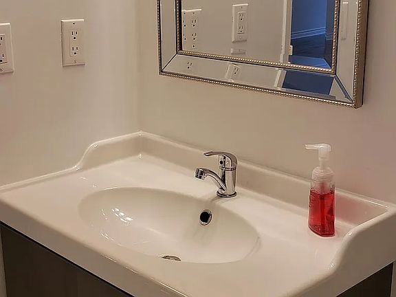 4th image of 300 Webb Dr #1405