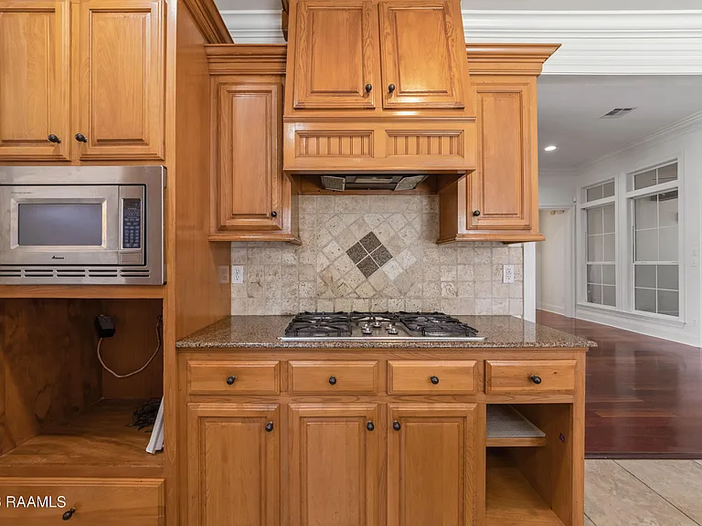 100 Shumard Dr — Photo 25