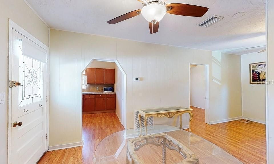 1st image of 421 23rd Ave N #1/2