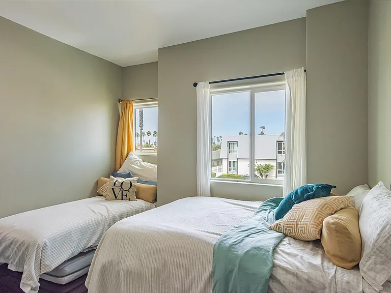 4741 Point Loma Ave #201 — Photo 12