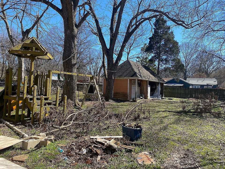 2nd image of 3961 Mamie Rd