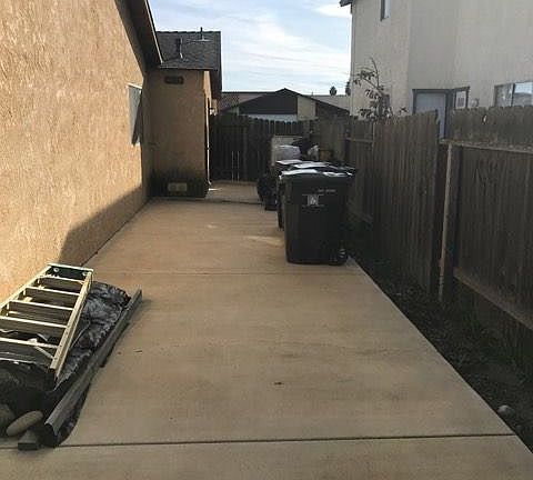 3rd image of 915 Colleen Ave