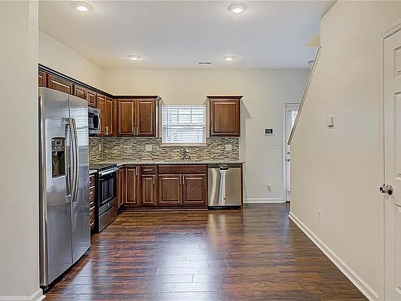 3rd image of 119 Summerland Dr