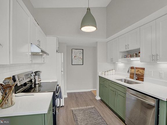5th image of 11 Pickering Ct APT 201