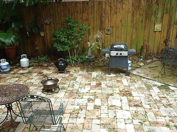 5th image of 2856 Laviere St