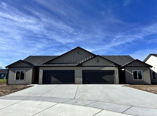 2707 Greenleaf Cir, Wichita, KS 67210