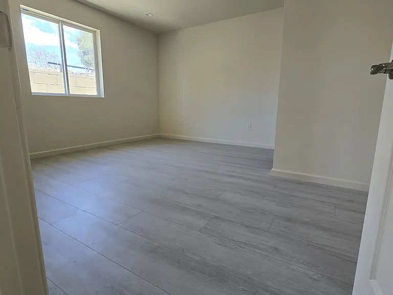 10931 Hayvenhurst Ave — Photo 5