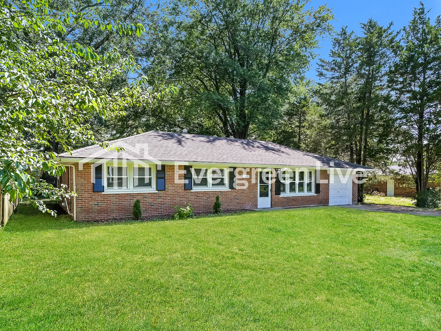 3 bed, 1.0 bath, 1232 sqft, $1,095 — Photo 2