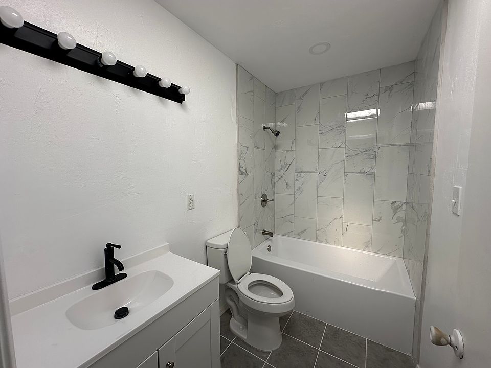 1st image of 1613 Lead Ave SE #2
