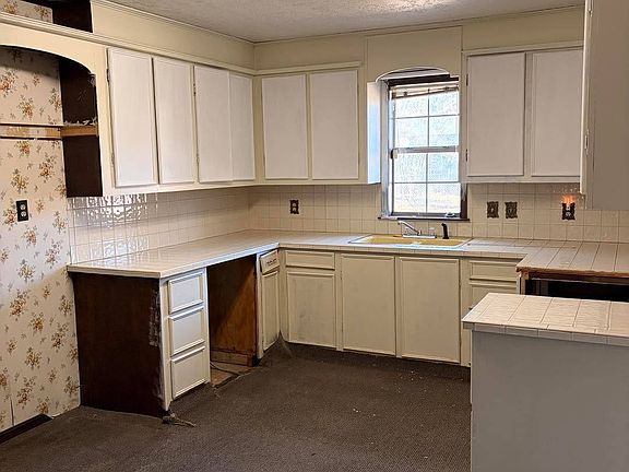 5th image of 601 E 22nd St