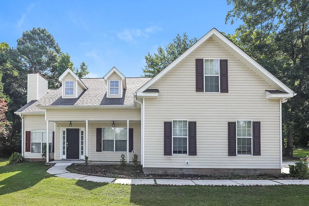 3 bed, 2.0 bath, 1833 sqft, $2,045 — Photo 1