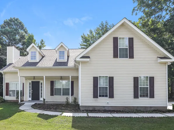 92 Dogwood Lakes Dr, Hampton, GA 30228