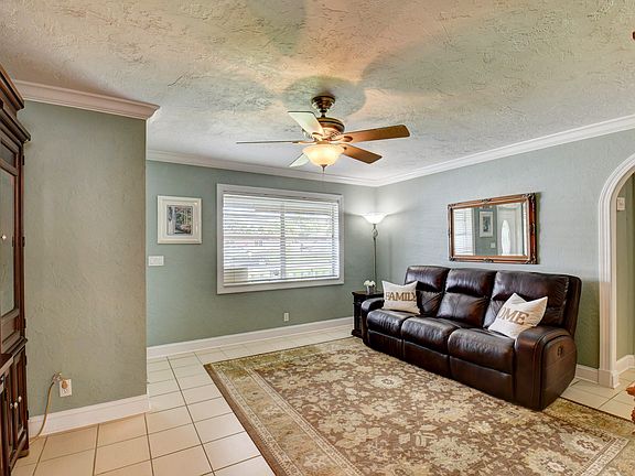 5th image of 3576 Noreen Avenue