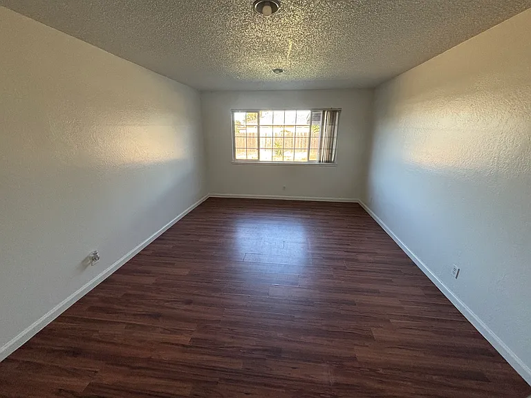 4504 N Garden Ave — Photo 5