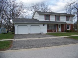 411 Louise Dr, Hinckley, IL 60520