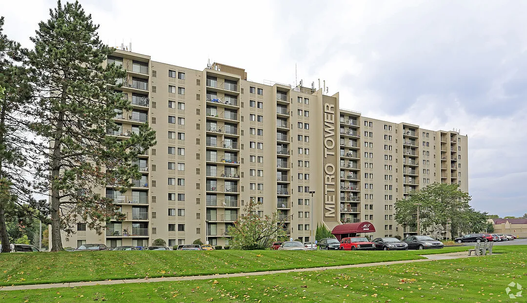 METRO TOWER APARTMENTS — Photo 1
