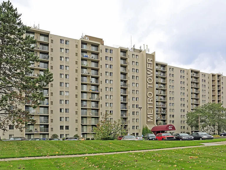 METRO TOWER APARTMENTS — Photo 1