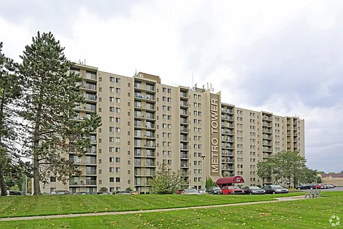 METRO TOWER APARTMENTS Photo 1