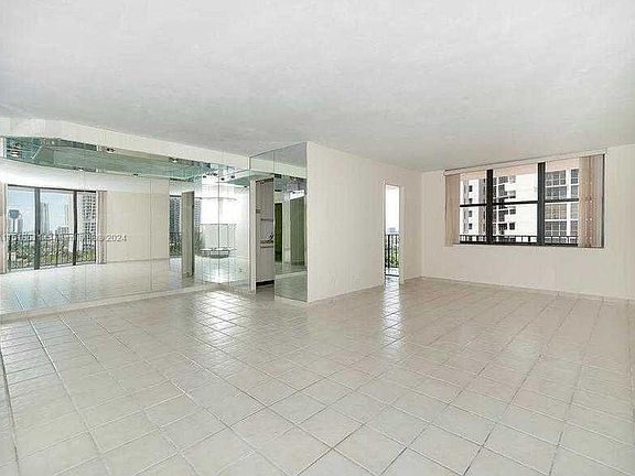 4th image of 18151 NE 31st Ct APT 1202