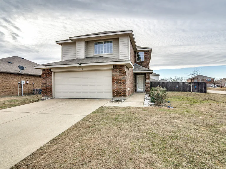 2725 Marsha Ln — Photo 2