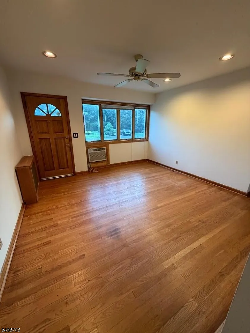 3 bed, 1.0 bath, $2,400 — Photo 2