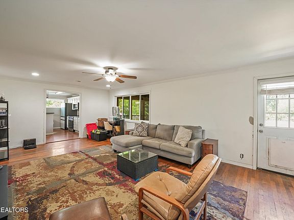 5th image of 155 Kentucky Ave