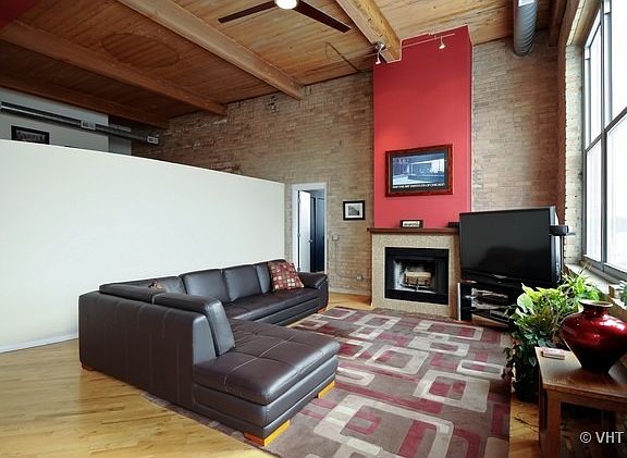 3rd image of 1801 W Larchmont Ave APT 408