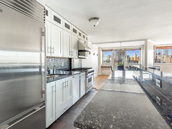 3rd image of 75 Henry St #27BC