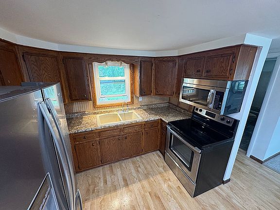 4th image of 575 Hamel Rd