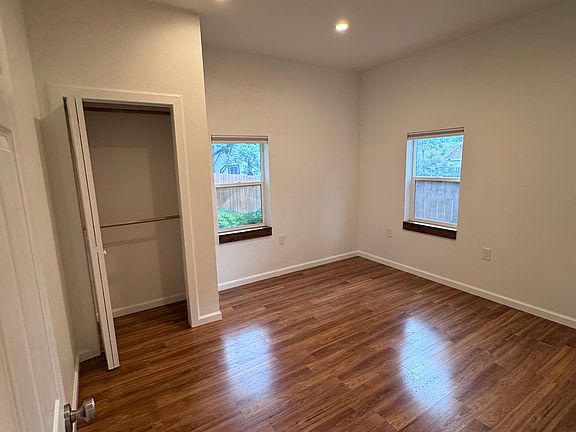 5th image of 1047 Venice St
